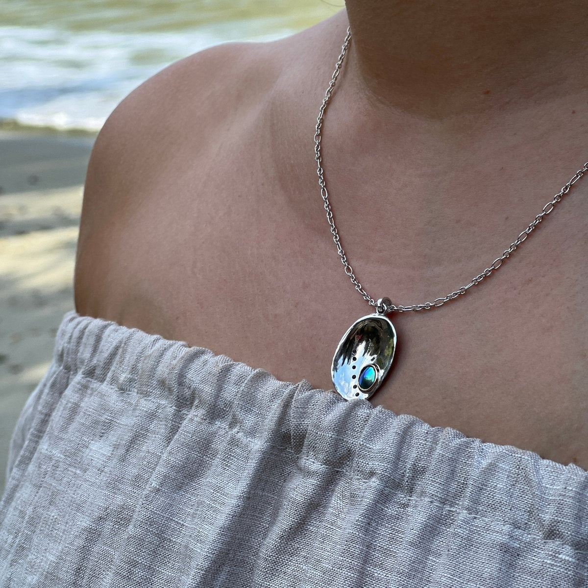 Elegant pearl necklace NZ featuring Arapawa paua pearl on delicate chain
