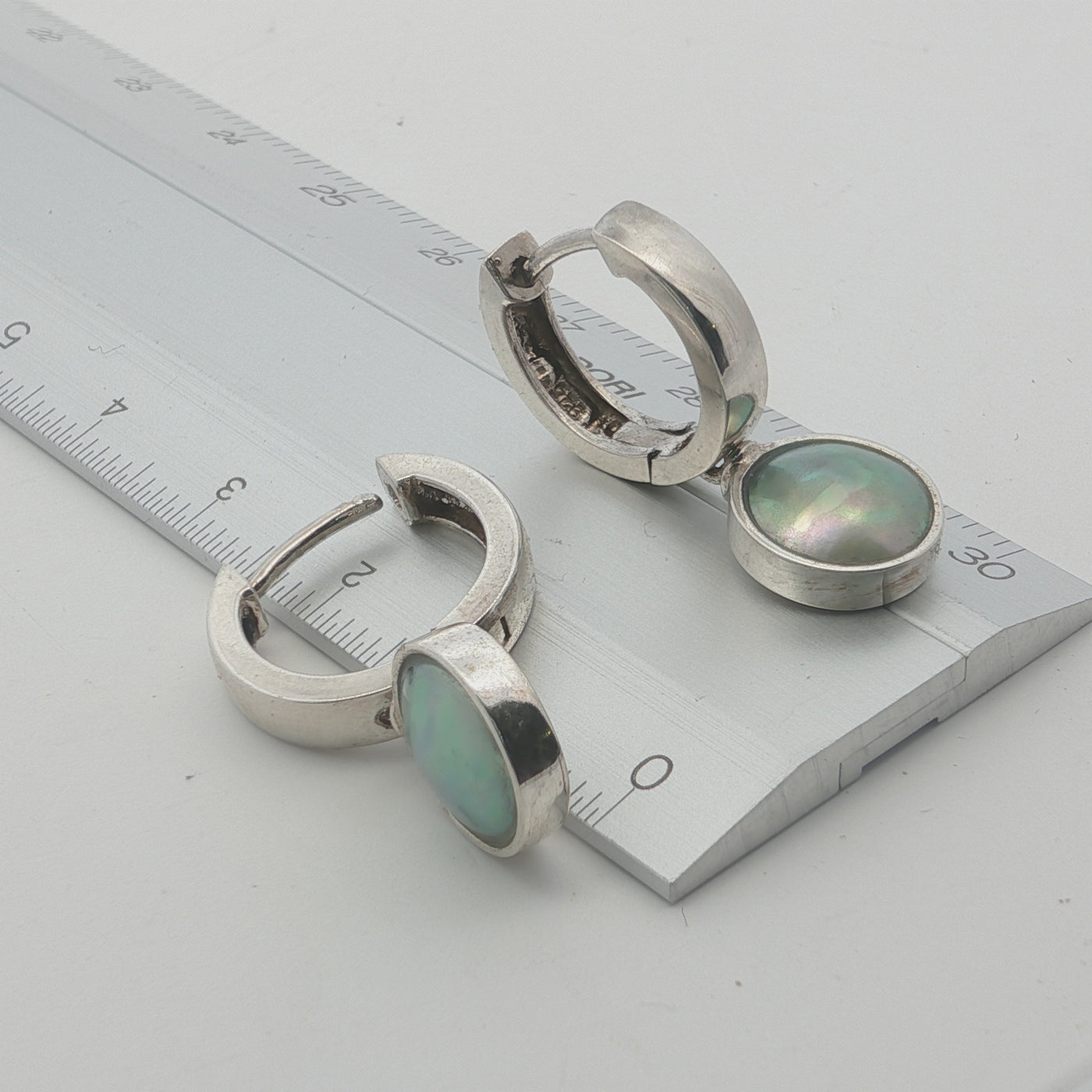Pearl Torea Earrings - Huggie