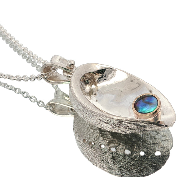 Pearl necklace NZ handcrafted with rare paua pearl in two-tone gold and silver setting #pearl_bluegreen
