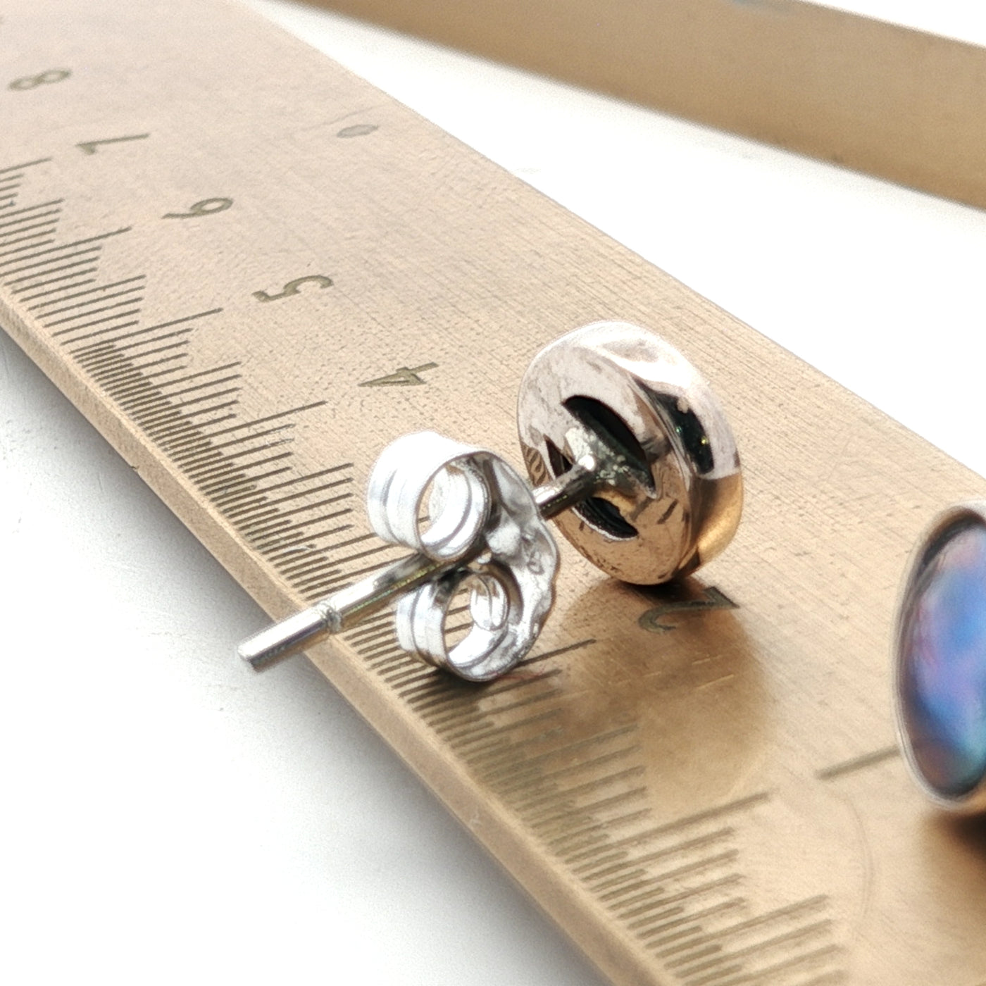 Pearl Stud Earrings - White 18ct