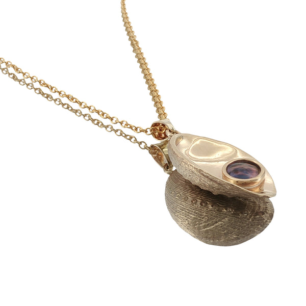Pearl necklace NZ — Arapawa blue pāua pearl in a 25mm paua shell 9ct gold setting
