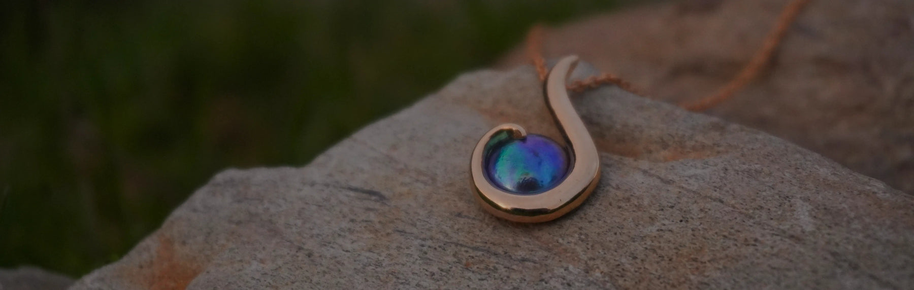 Arapawa Curve Hook Necklace