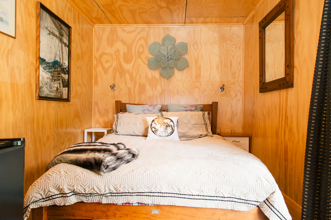 Sleepout, queen bed