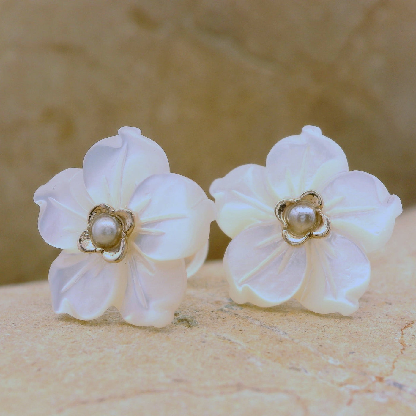 Mini Daffodil Stud Earrings - 9ct