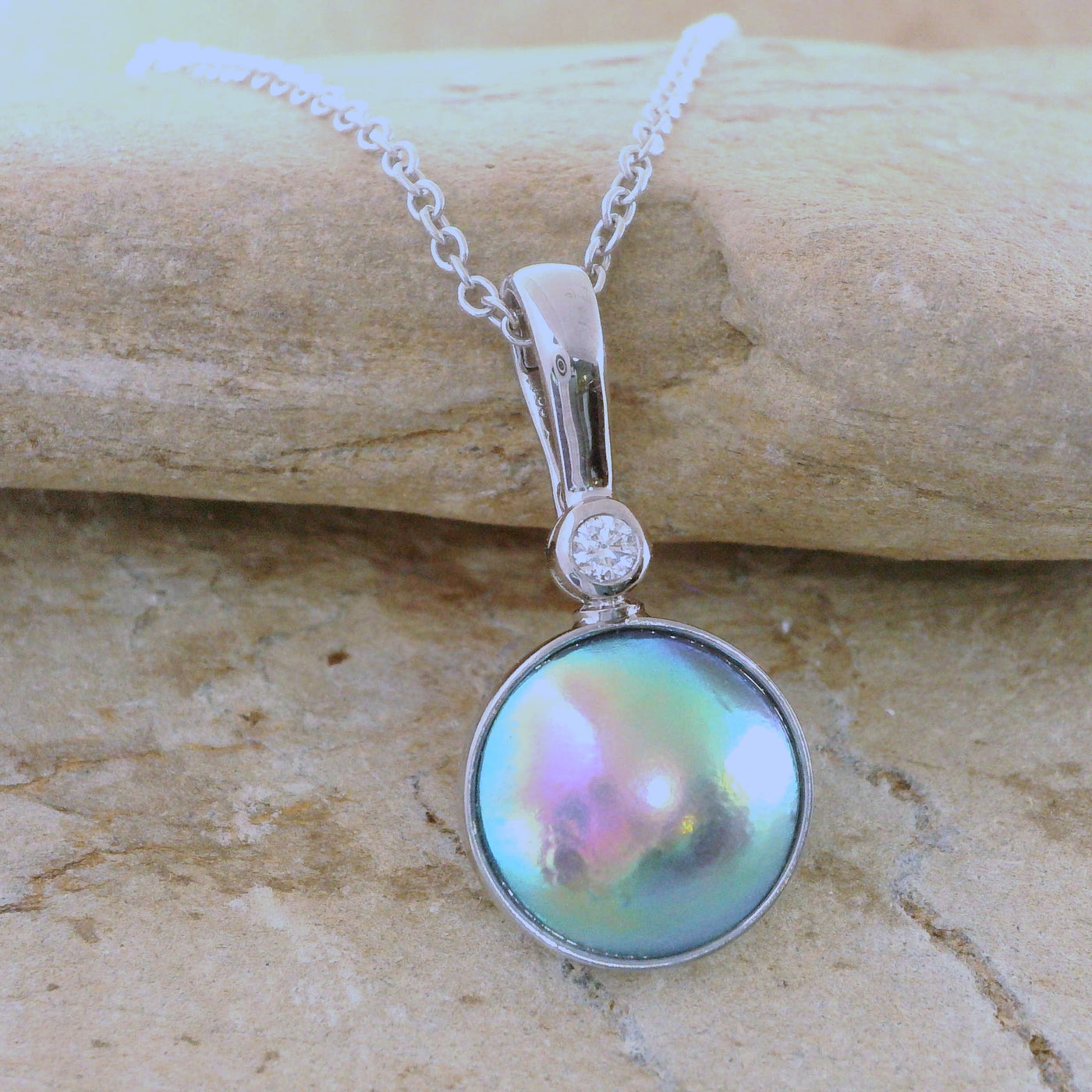 paua Pearl white gold necklace